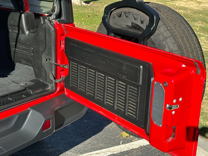 2020 Jeep Wrangler Unlimited Sahara - Photo 12 - Hesperia, CA 92345