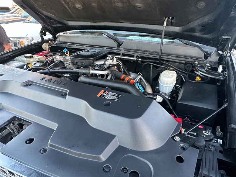 2011 GMC Sierra 2500HD Denali - Photo 19 - Hesperia, CA 92345
