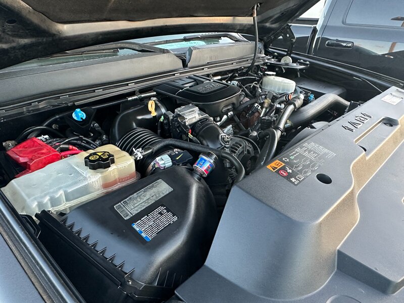 2011 GMC Sierra 2500HD Denali - Photo 18 - Hesperia, CA 92345