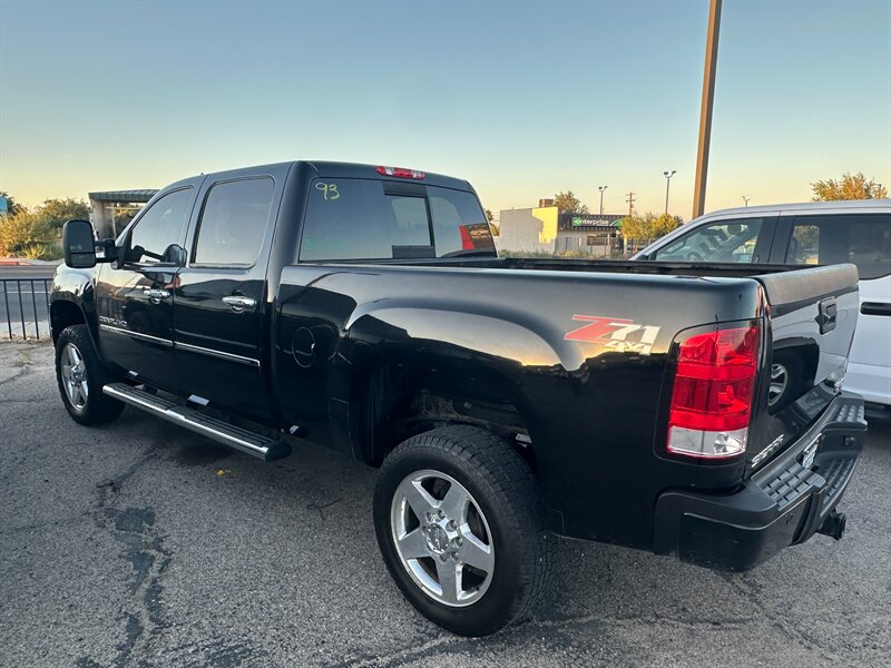 2011 GMC Sierra 2500HD Denali - Photo 7 - Hesperia, CA 92345