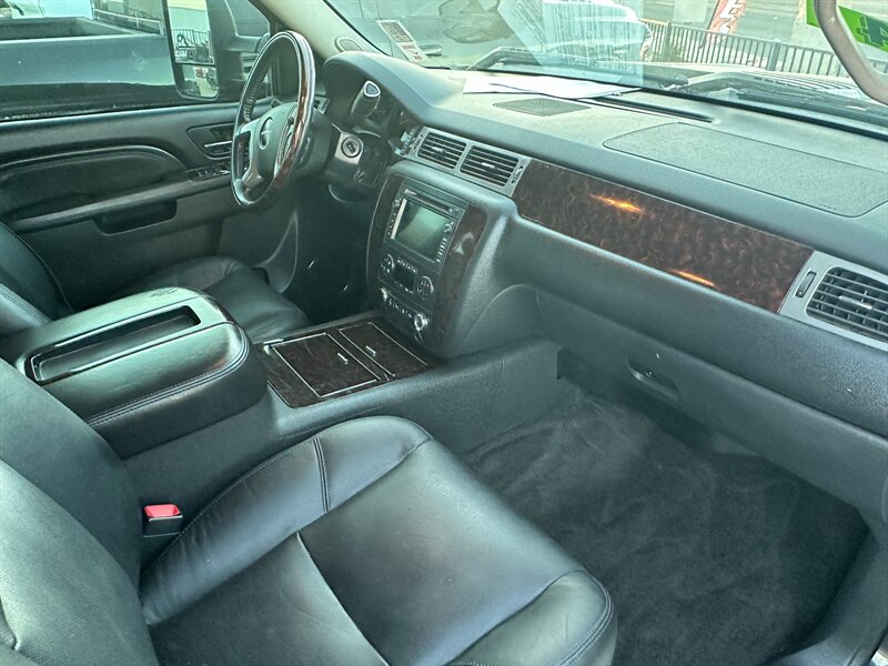 2011 GMC Sierra 2500HD Denali - Photo 14 - Hesperia, CA 92345