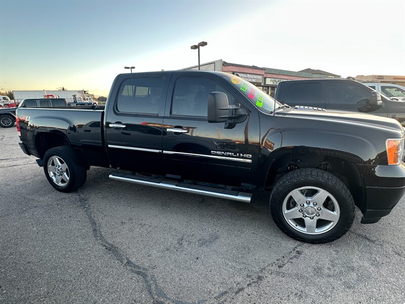 2011 GMC Sierra 2500HD Denali - Photo 4 - Hesperia, CA 92345