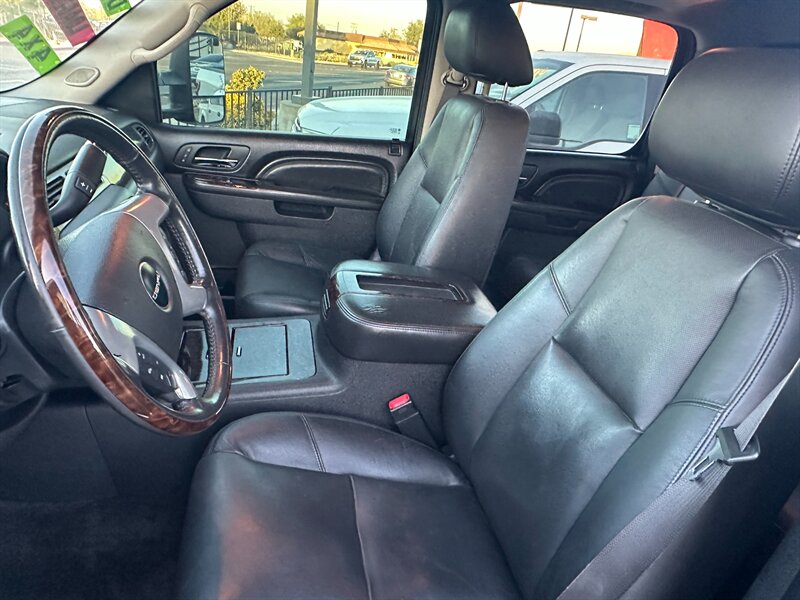 2011 GMC Sierra 2500HD Denali - Photo 9 - Hesperia, CA 92345