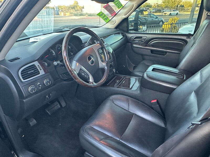 2011 GMC Sierra 2500HD Denali - Photo 8 - Hesperia, CA 92345