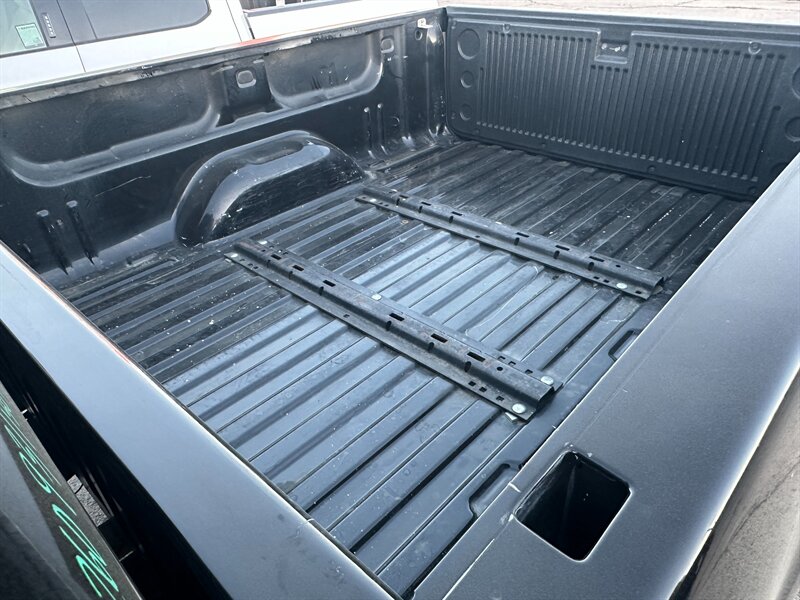 2011 GMC Sierra 2500HD Denali - Photo 12 - Hesperia, CA 92345