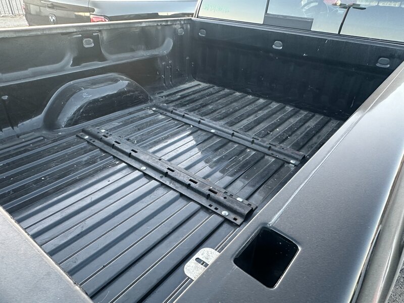 2011 GMC Sierra 2500HD Denali - Photo 13 - Hesperia, CA 92345