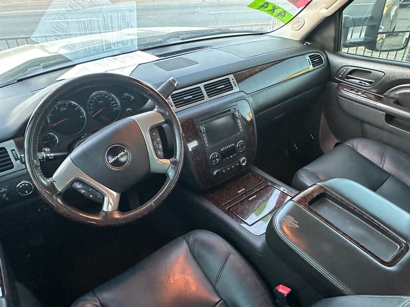 2011 GMC Sierra 2500HD Denali - Photo 10 - Hesperia, CA 92345