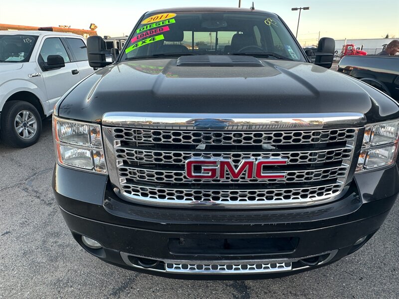 2011 GMC Sierra 2500HD Denali - Photo 2 - Hesperia, CA 92345