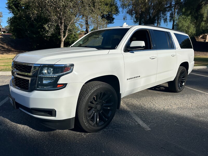 2019 Chevrolet Suburban LT   - Photo 1 - Hesperia, CA 92345