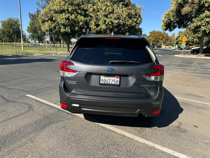 2022 Subaru Forester Premium   - Photo 6 - Hesperia, CA 92345