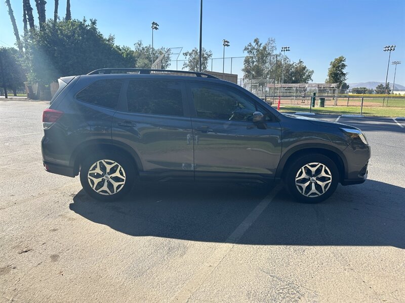 2022 Subaru Forester Premium   - Photo 4 - Hesperia, CA 92345