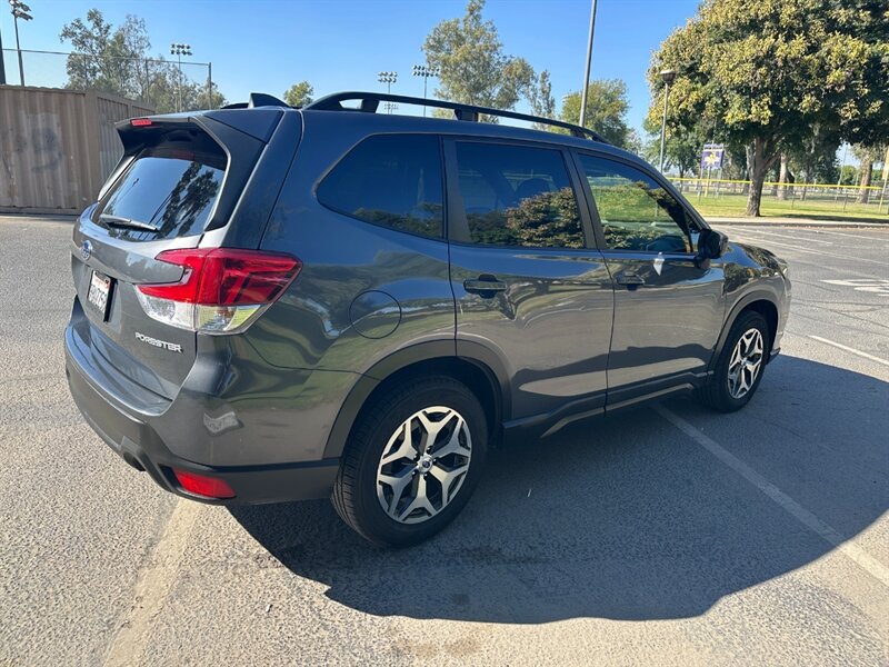 2022 Subaru Forester Premium   - Photo 5 - Hesperia, CA 92345