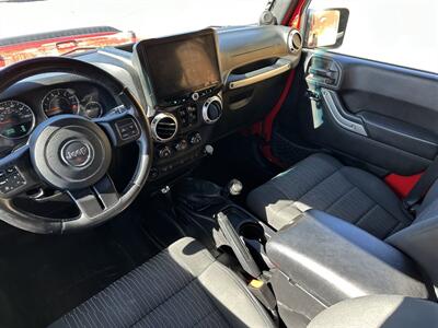 2012 Jeep Wrangler Rubicon   - Photo 14 - Hesperia, CA 92345