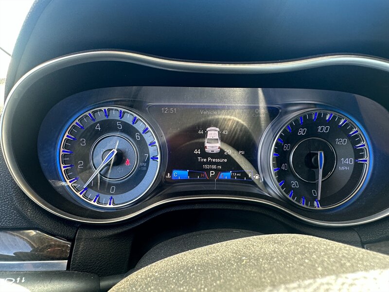 2015 Chrysler 300 C - Photo 21 - Hesperia, CA 92345