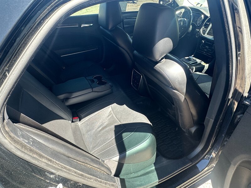 2015 Chrysler 300 C - Photo 16 - Hesperia, CA 92345