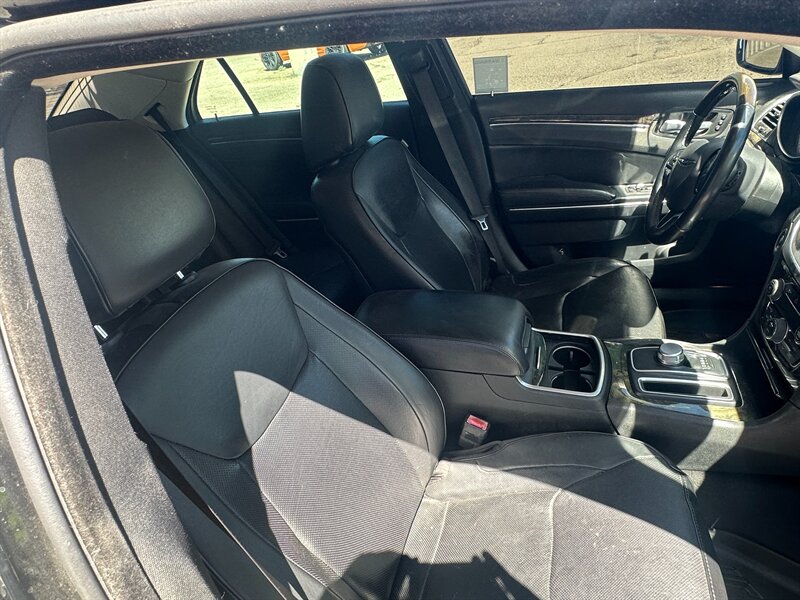 2015 Chrysler 300 C - Photo 14 - Hesperia, CA 92345