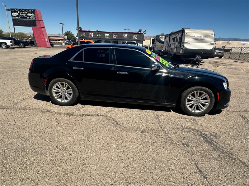 2015 Chrysler 300 C - Photo 4 - Hesperia, CA 92345