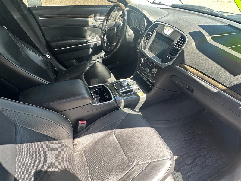2015 Chrysler 300 C - Photo 13 - Hesperia, CA 92345