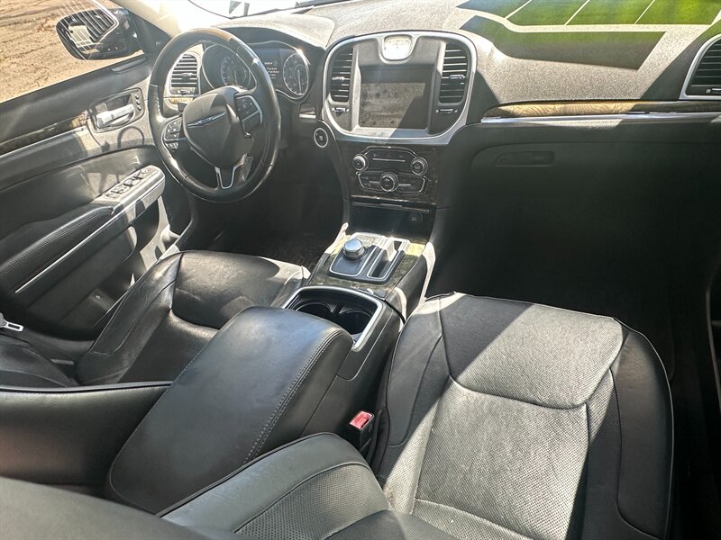 2015 Chrysler 300 C - Photo 15 - Hesperia, CA 92345