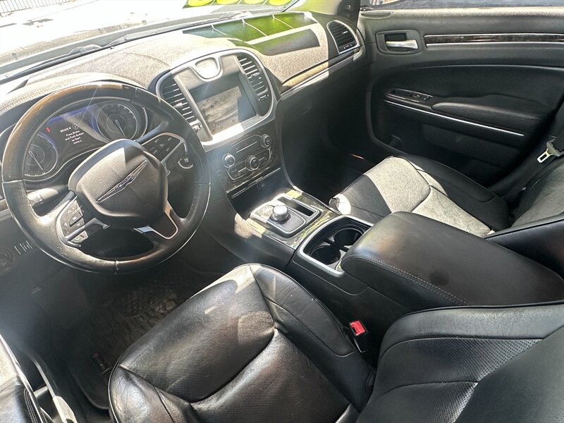 2015 Chrysler 300 C - Photo 11 - Hesperia, CA 92345
