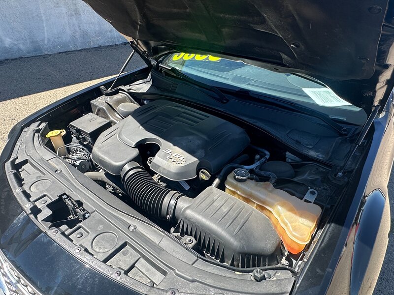 2015 Chrysler 300 C - Photo 18 - Hesperia, CA 92345