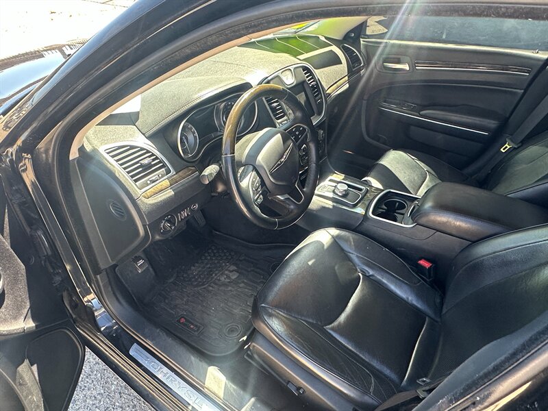 2015 Chrysler 300 C - Photo 9 - Hesperia, CA 92345