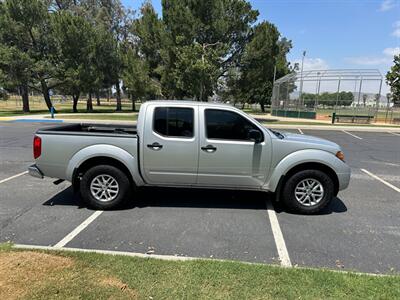 2020 Nissan Frontier   - Photo 4 - Hesperia, CA 92345