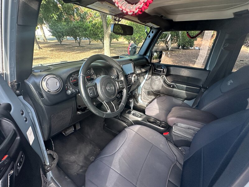 2015 Jeep Wrangler - Photo 8 - Hesperia, CA 92345