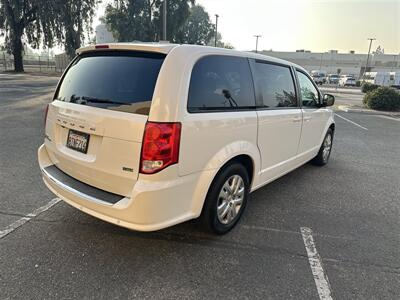 2018 Dodge Grand Caravan SE   - Photo 8 - Hesperia, CA 92345