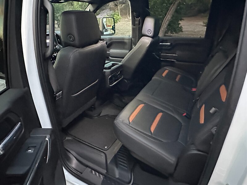 2023 GMC Sierra 2500HD AT4 - Photo 11 - Hesperia, CA 92345