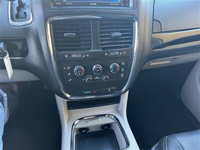 2019 Dodge Grand Caravan SXT   - Photo 25 - Hesperia, CA 92345