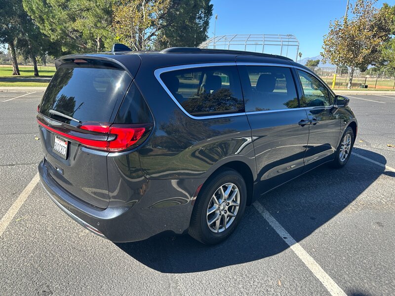 2021 Chrysler Pacifica - Photo 5 - Hesperia, CA 92345