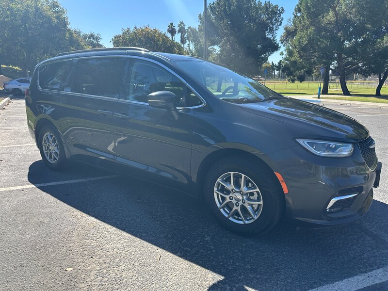2021 Chrysler Pacifica - Photo 3 - Hesperia, CA 92345