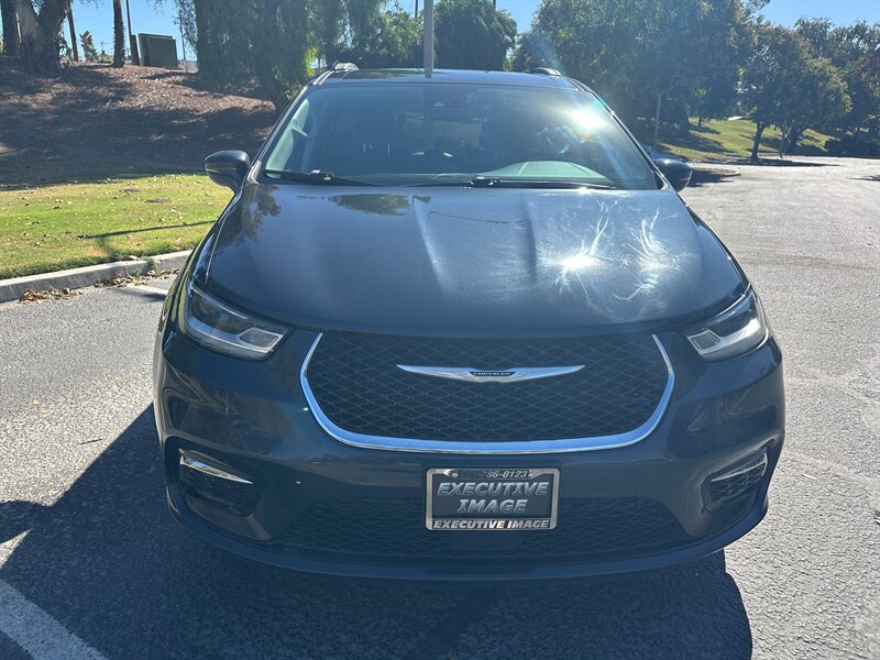 2021 Chrysler Pacifica - Photo 2 - Hesperia, CA 92345