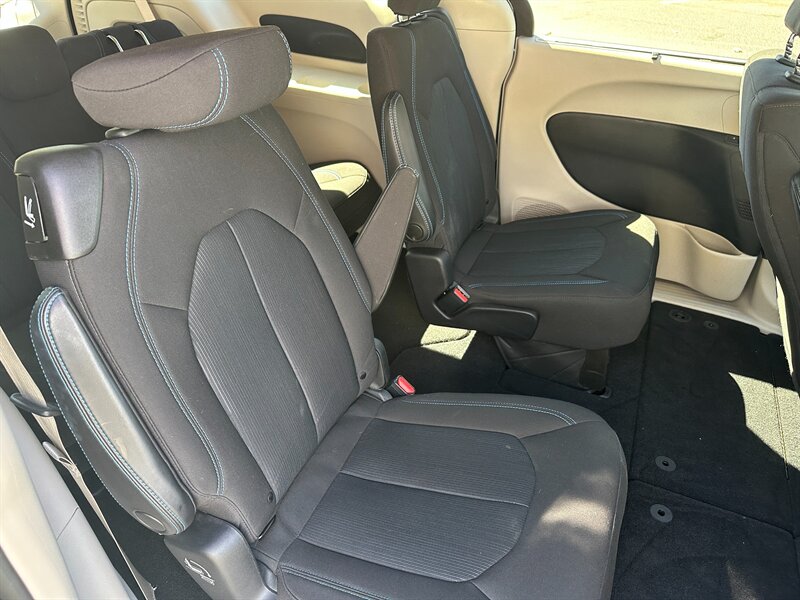 2021 Chrysler Pacifica - Photo 15 - Hesperia, CA 92345