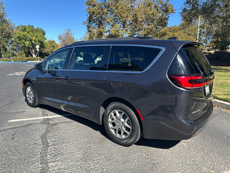 2021 Chrysler Pacifica - Photo 7 - Hesperia, CA 92345