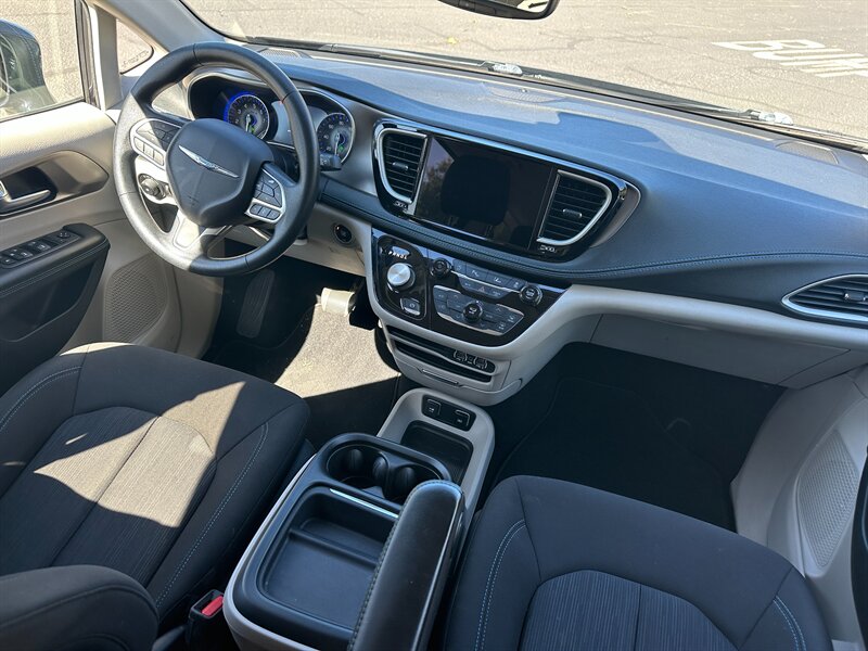 2021 Chrysler Pacifica - Photo 14 - Hesperia, CA 92345