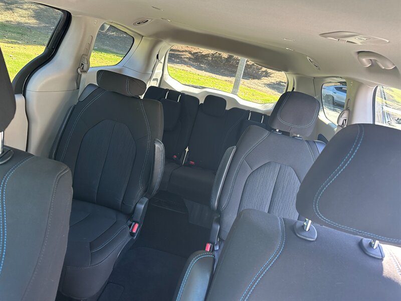2021 Chrysler Pacifica - Photo 9 - Hesperia, CA 92345