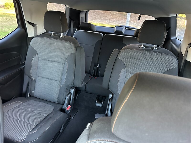 2019 Chevrolet Traverse   - Photo 11 - Hesperia, CA 92345