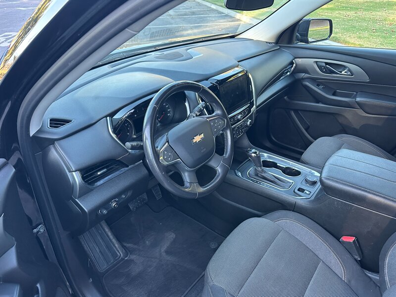 2019 Chevrolet Traverse   - Photo 8 - Hesperia, CA 92345