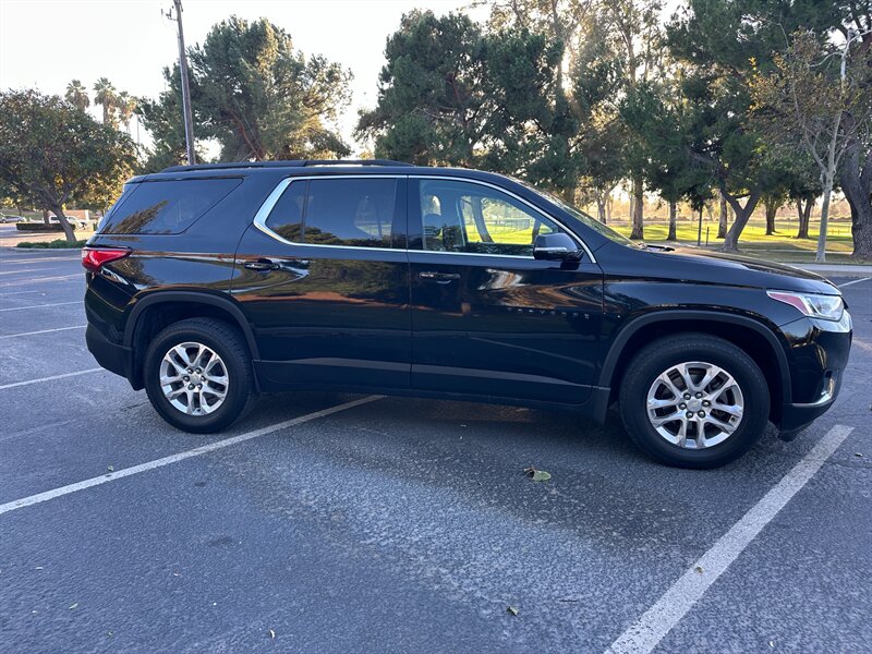 2019 Chevrolet Traverse   - Photo 4 - Hesperia, CA 92345