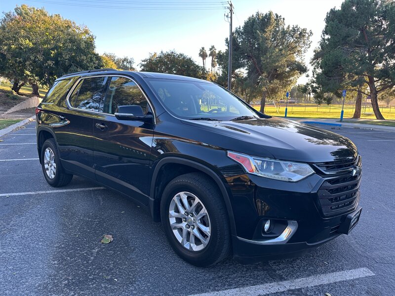 2019 Chevrolet Traverse   - Photo 3 - Hesperia, CA 92345