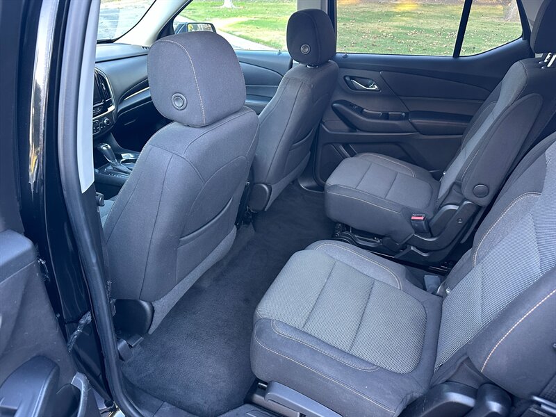 2019 Chevrolet Traverse   - Photo 10 - Hesperia, CA 92345