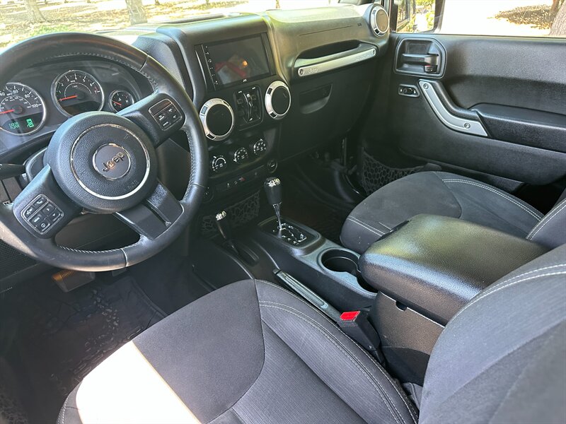 2017 Jeep Wrangler Unlimited Rubicon - Photo 10 - Hesperia, CA 92345