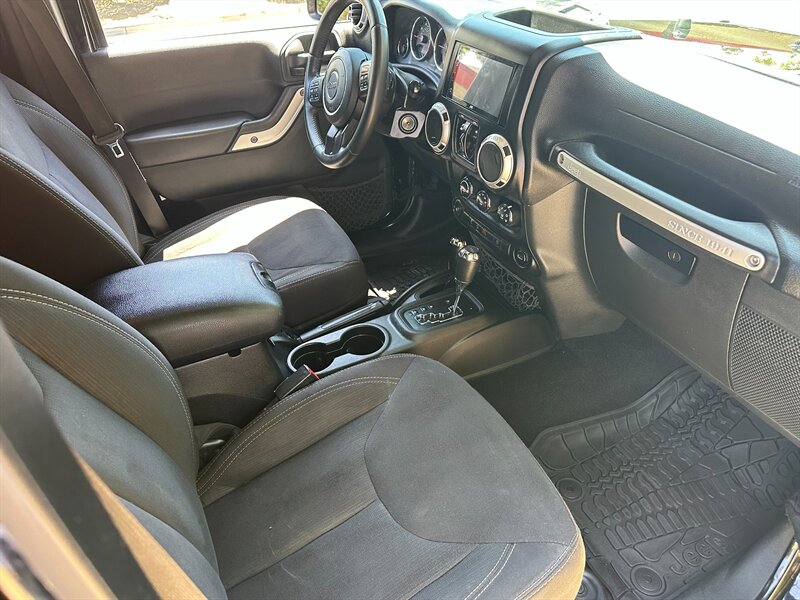 2017 Jeep Wrangler Unlimited Rubicon - Photo 12 - Hesperia, CA 92345