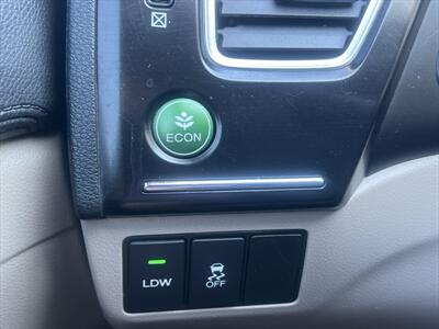 2014 Honda Civic Hybrid w/Leather   - Photo 25 - Escondido, CA 92025