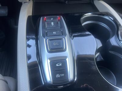 2017 Honda Pilot Touring   - Photo 26 - Escondido, CA 92025