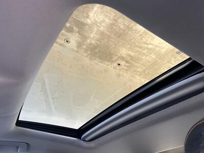 2019 Toyota Highlander Hybrid XLE   - Photo 7 - Escondido, CA 92025