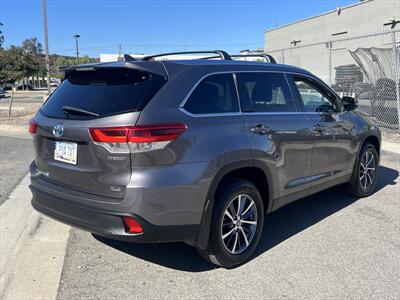 2019 Toyota Highlander Hybrid XLE   - Photo 15 - Escondido, CA 92025