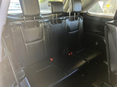 2019 Toyota Highlander Hybrid XLE   - Photo 8 - Escondido, CA 92025